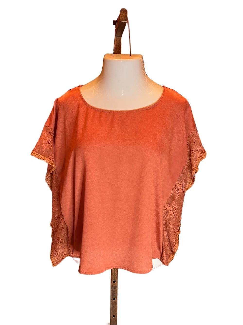 Ali & Kris Coral Rust Lace Flutter Sleeve Blouse Size L